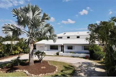 2945 68th Street N, Saint Petersburg, FL 33710 - Photo 1