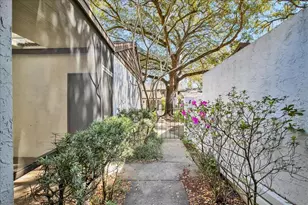 7905 Luxbury Pl, Tampa, FL 33614 - Photo 5