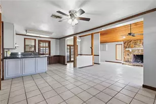 10301 Trail Ridge Ln, Tampa, FL 33624 - Photo 5