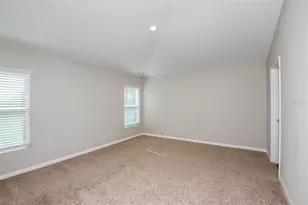 36693 Sagemoor Dr, Zephyrhills, FL 33541 - Photo 13