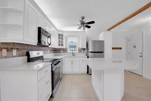 7625 Sun Island Dr S, South Pasadena, FL 33707 - Photo 9