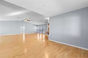 9407 Laura Anne Dr, Seminole, FL 33776 - Photo 9