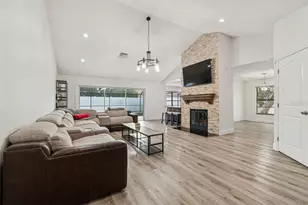 15007 Redcliff Dr, Tampa, FL 33625 - Photo 3