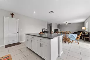 1454 Tahitian Sunrise Dr, Plant City, FL 33565 - Photo 5