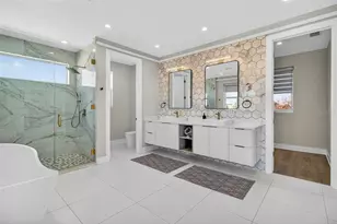 301 79th St S, Saint Petersburg, FL 33707 - Photo 41