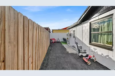 8912 Saboda Court, Tampa, FL 33634 - Photo 7