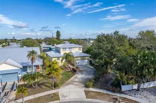 901 Shagos Dr, Apollo Beach, FL 33572 - Photo 3