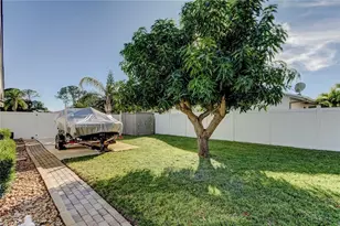 2686 Clubhouse Dr S, Clearwater, FL 33761 - Photo 9