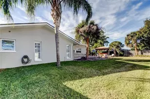 2686 Clubhouse Dr S, Clearwater, FL 33761 - Photo 17