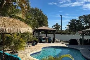 2686 Clubhouse Dr S, Clearwater, FL 33761 - Photo 3