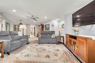 8198 Terrace Garden Dr N, Saint Petersburg, FL 33709 - Photo 5