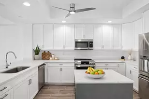 125 Island Way, Clearwater Beach, FL 33767 - Photo 3