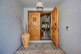 990 San Carlos Ct NE, Saint Petersburg, FL 33702 - Photo 5