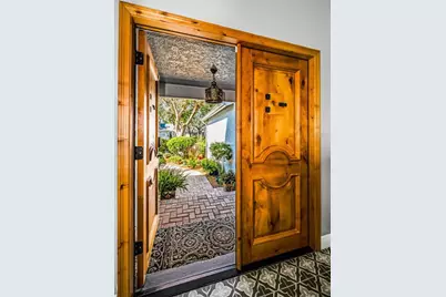 990 San Carlos Court NE, Saint Petersburg, FL 33702 - Photo 7