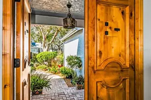 990 San Carlos Ct NE, Saint Petersburg, FL 33702 - Photo 7