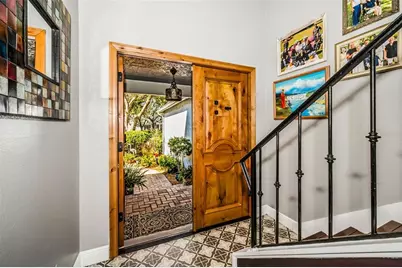 990 San Carlos Court NE, Saint Petersburg, FL 33702 - Photo 9