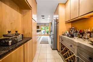 990 San Carlos Ct NE, Saint Petersburg, FL 33702 - Photo 21