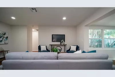 110 92nd Avenue NE, Saint Petersburg, FL 33702 - Photo 5