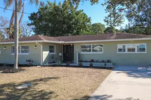 110 92nd Ave NE, Saint Petersburg, FL 33702 - Photo 1