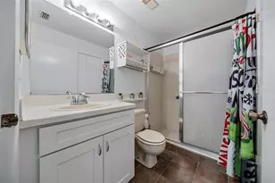 11859 Skylake Pl, Temple Terrace, FL 33617 - Photo 9