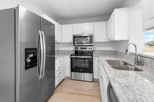 2214 Highclere Cir, Sun City Center, FL 33573 - Photo 9