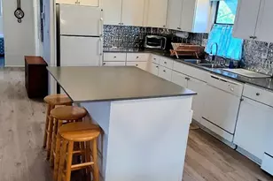 831 Riverview Ln, Tarpon Springs, FL 34689 - Photo 3