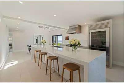 218 Colony Point Road S, Saint Petersburg, FL 33705 - Photo 3