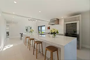 218 Colony Point Rd S, Saint Petersburg, FL 33705 - Photo 3