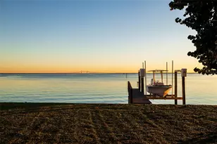 218 Colony Point Rd S, Saint Petersburg, FL 33705 - Photo 9