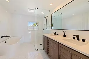 218 Colony Point Rd S, Saint Petersburg, FL 33705 - Photo 39
