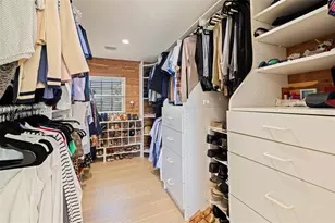 218 Colony Point Rd S, Saint Petersburg, FL 33705 - Photo 43