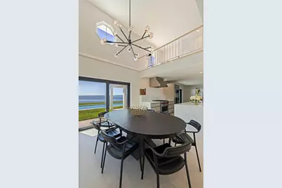 218 Colony Point Road S, Saint Petersburg, FL 33705 - Photo 25