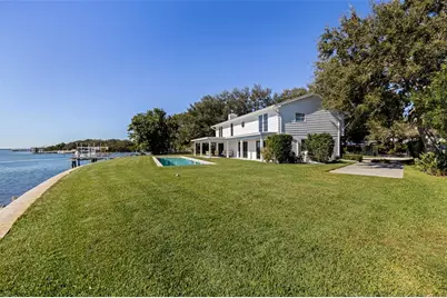 218 Colony Point Road S, Saint Petersburg, FL 33705 - Photo 19