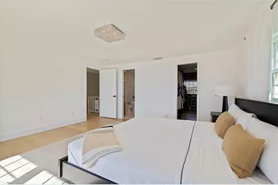 218 Colony Point Road S, Saint Petersburg, FL 33705 - Photo 39