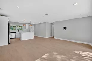 8110 Macoma Dr NE, Saint Petersburg, FL 33702 - Photo 13