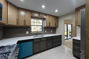5970 80th St N, Saint Petersburg, FL 33709 - Photo 9