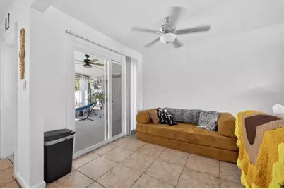 15536 Bristol Circle E, Clearwater, FL 33764 - Photo 7