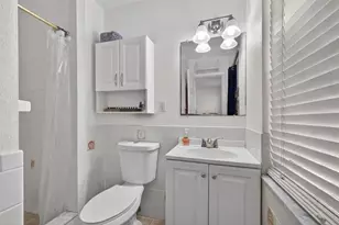 15536 Bristol Cir E, Clearwater, FL 33764 - Photo 9