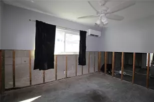 8317 Boxwood Dr, Tampa, FL 33615 - Photo 11