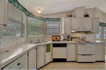 106 N Saint George Circle, Apollo Beach, FL 33572 - Photo 5