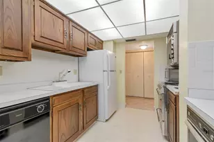 634 Edgewater Dr, Dunedin, FL 34698 - Photo 7