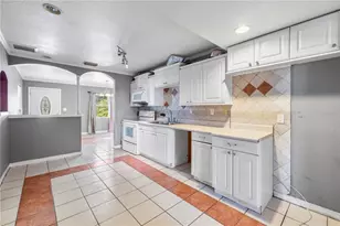 37406 Vista Dr, Dade City, FL 33523 - Photo 11