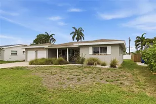 1129 39th Ave NE, Saint Petersburg, FL 33703 - Photo 3