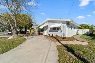 11155 2nd St E, Treasure Island, FL 33706 - Photo 3