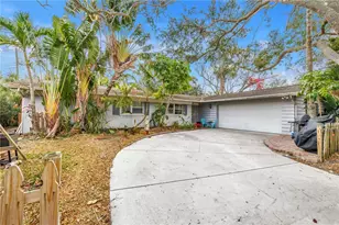 1297 Eden Isle Blvd NE, Saint Petersburg, FL 33704 - Photo 5