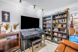 1297 Eden Isle Blvd NE, Saint Petersburg, FL 33704 - Photo 27