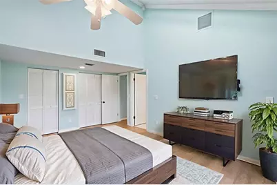 1310 Pelican Creek Crossing, Saint Petersburg, FL 33707 - Photo 15