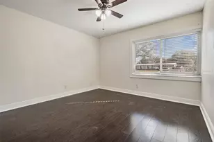 4007 Hudson Ln, Tampa, FL 33618 - Photo 9