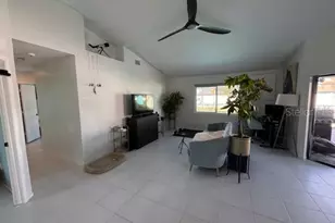 32 NE 13th Pl, Cape Coral, FL 33909 - Photo 3