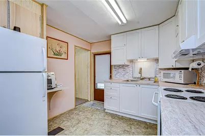 6128 Ridgewood Drive, Zephyrhills, FL 33542 - Photo 5